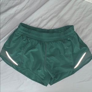 lululemon hottie hot short 2.5 inch